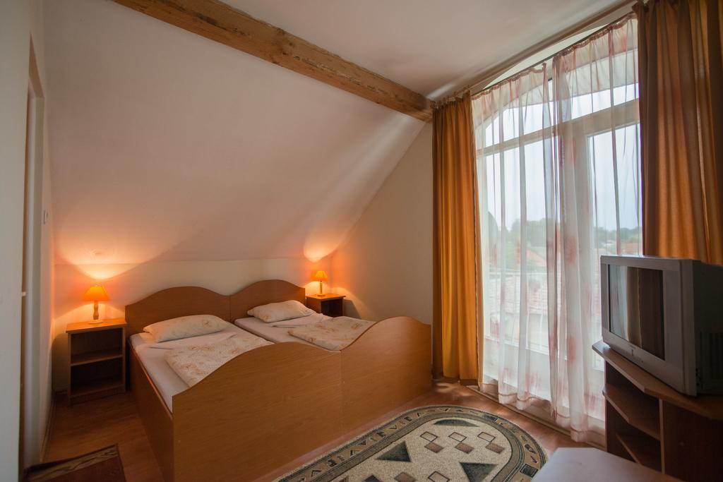 Beluci Panzio Hotell Odorheiu Secuiesc Eksteriør bilde
