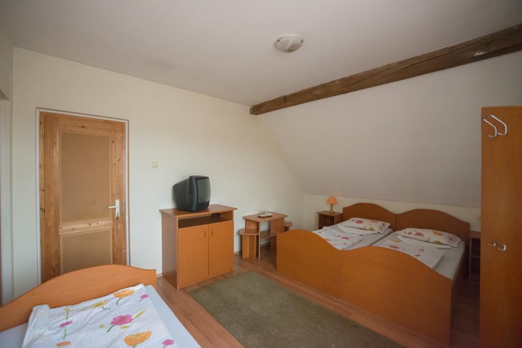 Beluci Panzio Hotell Odorheiu Secuiesc Eksteriør bilde
